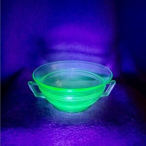 Vtg Green Depression Uranium Glass bowl with handles cup. No chips or cracks